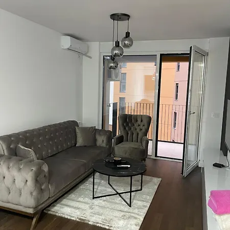 I&i Tesla Apartment Kragujevac